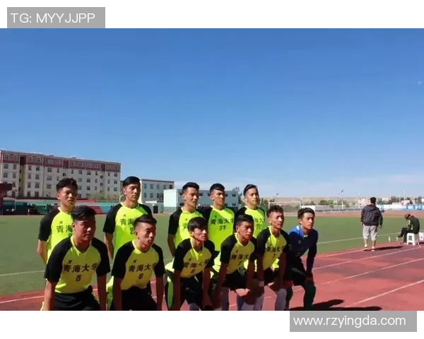 足球明星男士背影魅力展现细腻瞬间引发无限遐想与热爱